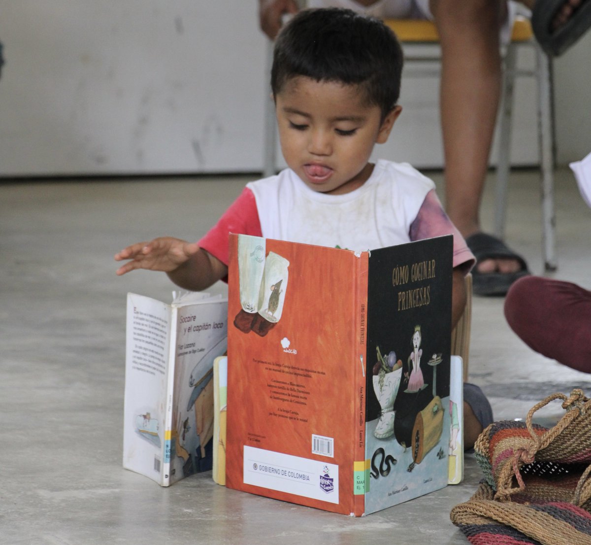 kankuaka's tweet image. No es la biblioteca o la escuela lo que despierta el gusto por leer, por aprender, imaginar, descubrir. Es un maestro, un bibliotecario que, llevado por su pasión, y por su deseo de compartirla, la transmite en una relación individualizada.

Michèle Petit