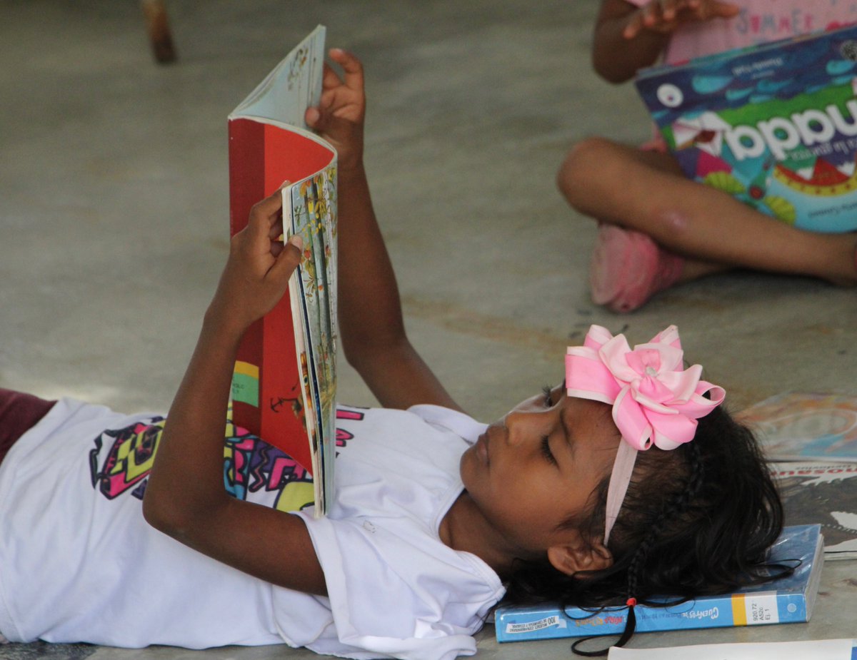 kankuaka's tweet image. No es la biblioteca o la escuela lo que despierta el gusto por leer, por aprender, imaginar, descubrir. Es un maestro, un bibliotecario que, llevado por su pasión, y por su deseo de compartirla, la transmite en una relación individualizada.

Michèle Petit