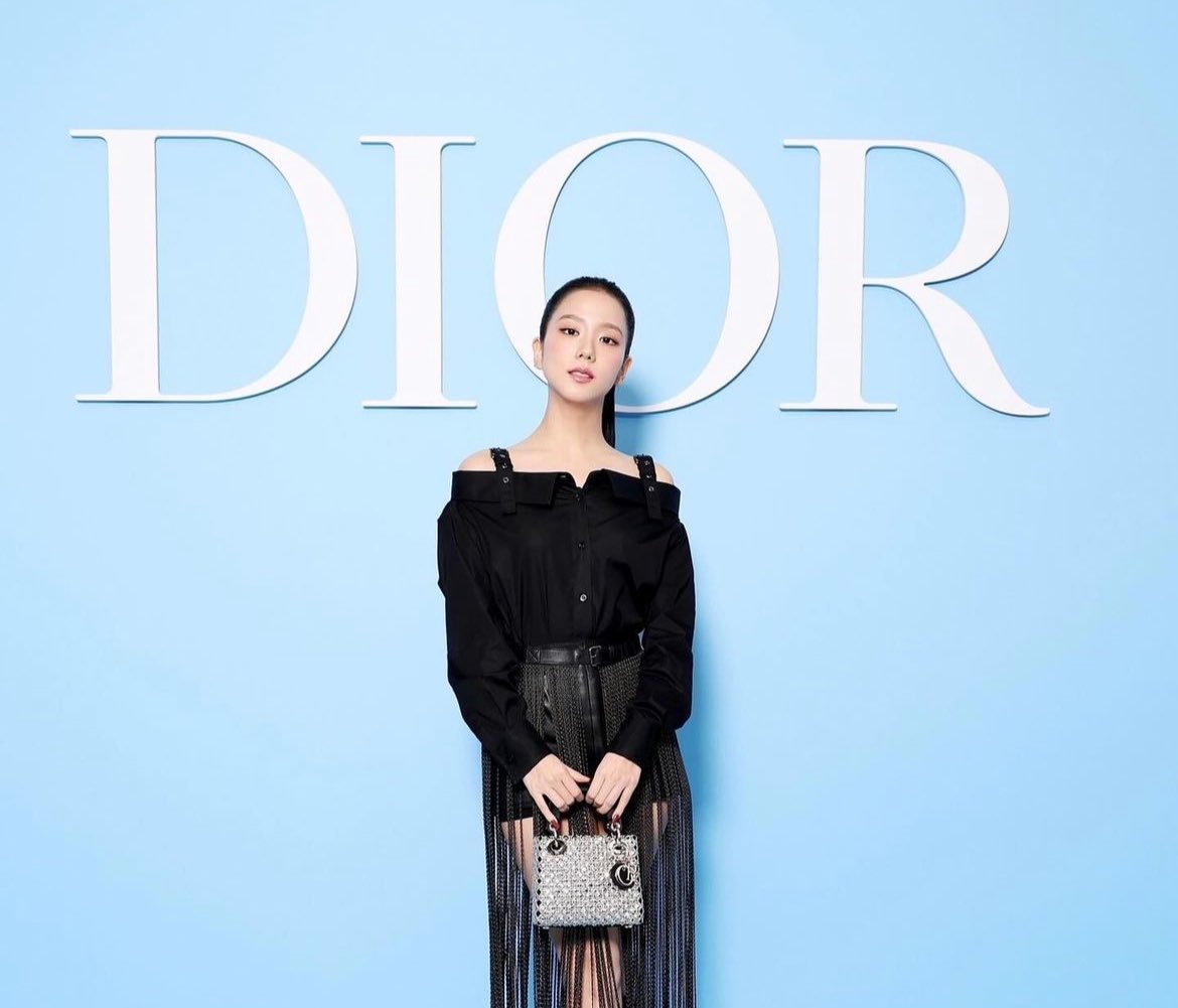 jisoospic's tweet photo. LADY JISOO AT DIOR PFW
#JISOOxDiorSS25 @Dior https://t.co/vlMfx2yOGw