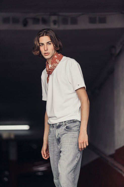 EscuelaModeloIN's tweet photo. YANN MARIETTE✨

Nuestro modelo @yannlmariette en algunas fotos de su nuevo book. Ideal 📸

¿Quieres ser modelo? Tenemos los cursos que necesitas:

CURSO OCTUBRE MATRÍCULAS ABIERTAS 🎓

Escríbenos por WhatsApp al 651 422 161 o por correo escuelademodelos@isabelnavarro.net https://t.co/qDV7PDx09h