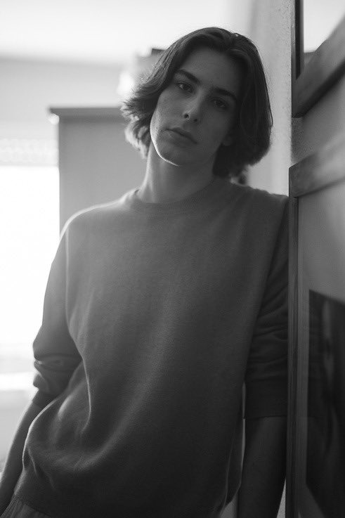 EscuelaModeloIN's tweet photo. YANN MARIETTE✨

Nuestro modelo @yannlmariette en algunas fotos de su nuevo book. Ideal 📸

¿Quieres ser modelo? Tenemos los cursos que necesitas:

CURSO OCTUBRE MATRÍCULAS ABIERTAS 🎓

Escríbenos por WhatsApp al 651 422 161 o por correo escuelademodelos@isabelnavarro.net https://t.co/qDV7PDx09h