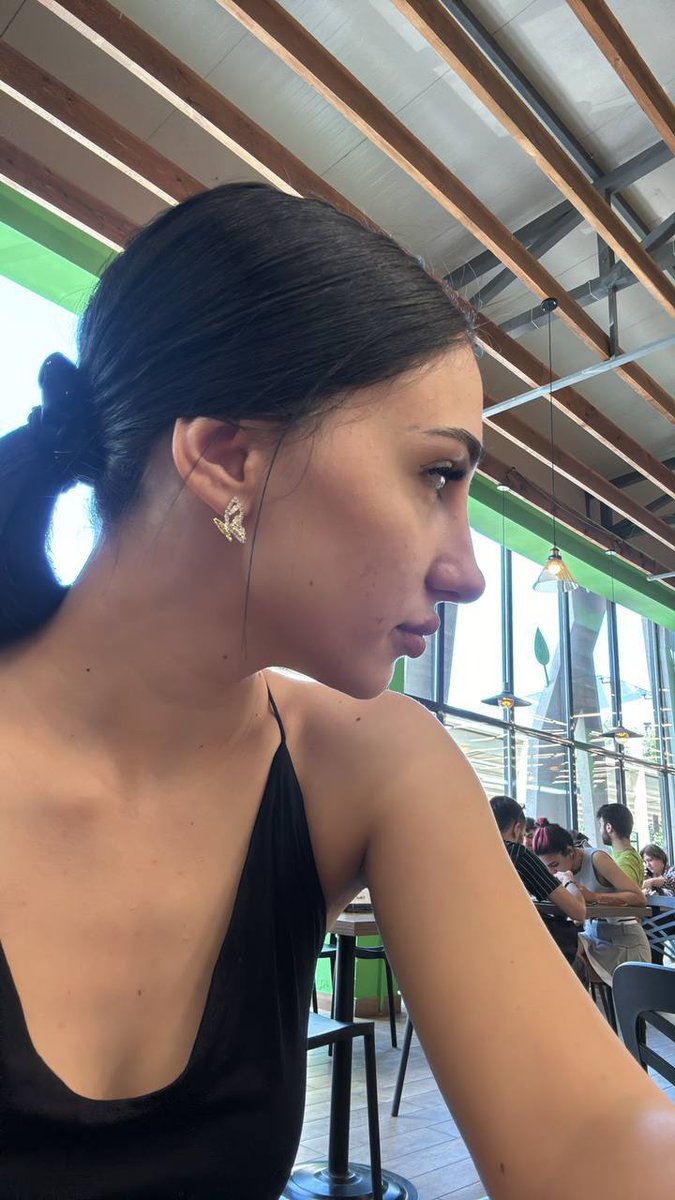 littlesashaaa's tweet photo. Capturing the little moments of happiness with every meal😆😆#sideface #selfie https://t.co/h1hIUJWRIq