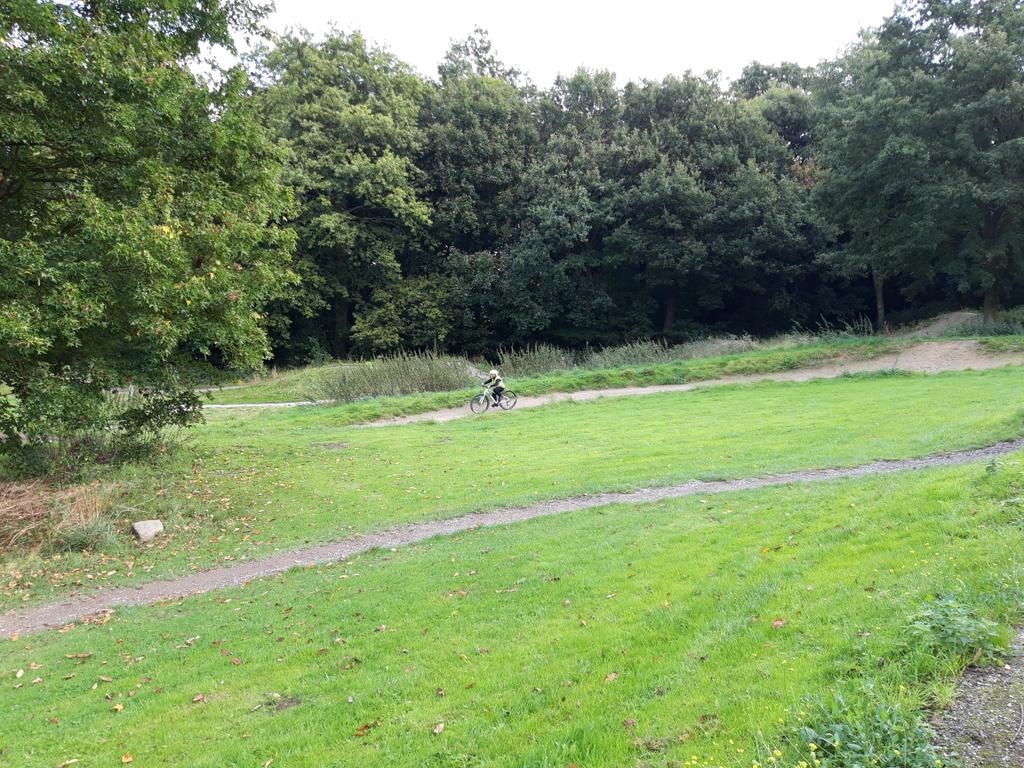 LeedsActiveSchs's tweet photo. What a morning we've had at @LeedsUrbanBike Such a wonderful facility with so many trails to explore! #getcycling #challenge @CGPrimarySchool @StFrancisLeeds @schoolwellbeing @Child_Leeds @Leeds_Learning https://t.co/uYpdFvAlrB
