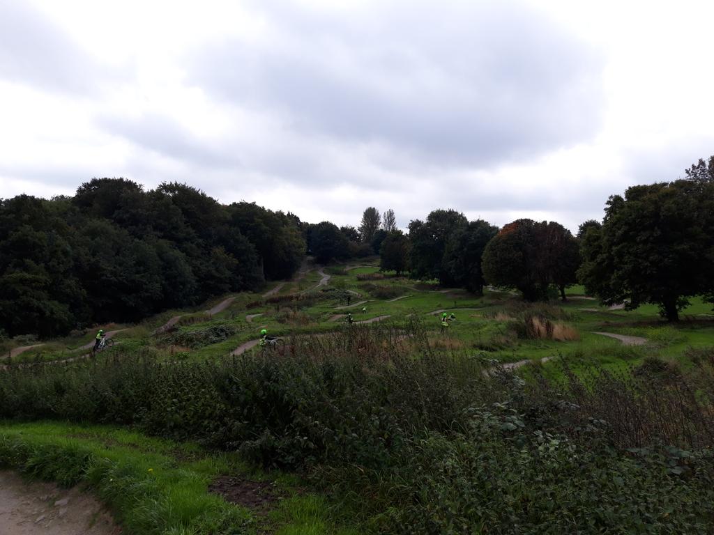 LeedsActiveSchs's tweet photo. What a morning we've had at @LeedsUrbanBike Such a wonderful facility with so many trails to explore! #getcycling #challenge @CGPrimarySchool @StFrancisLeeds @schoolwellbeing @Child_Leeds @Leeds_Learning https://t.co/uYpdFvAlrB