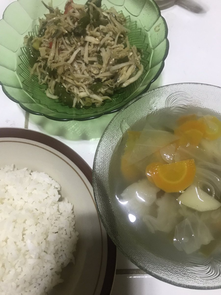 HSukiani's tweet photo. ujan dari kantor ke rumah rata malah makin deres.
nyampe rumah langsung makan sayur sop buatan nene https://t.co/AGKNktar7u