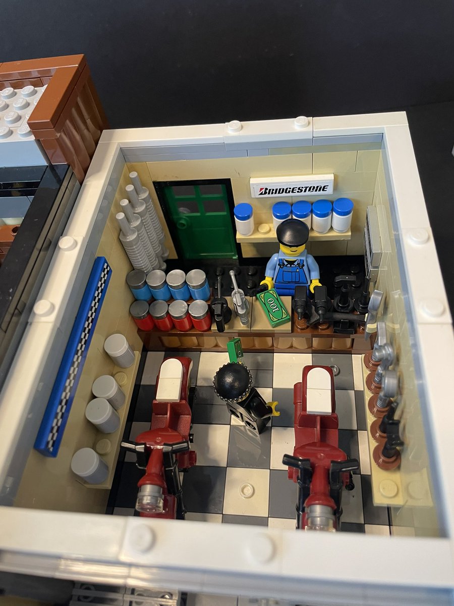 TheAcodiz's tweet photo. LEGO Moc. It’s amazing what you can build from spares and imagination https://t.co/BWB2BuWOlC