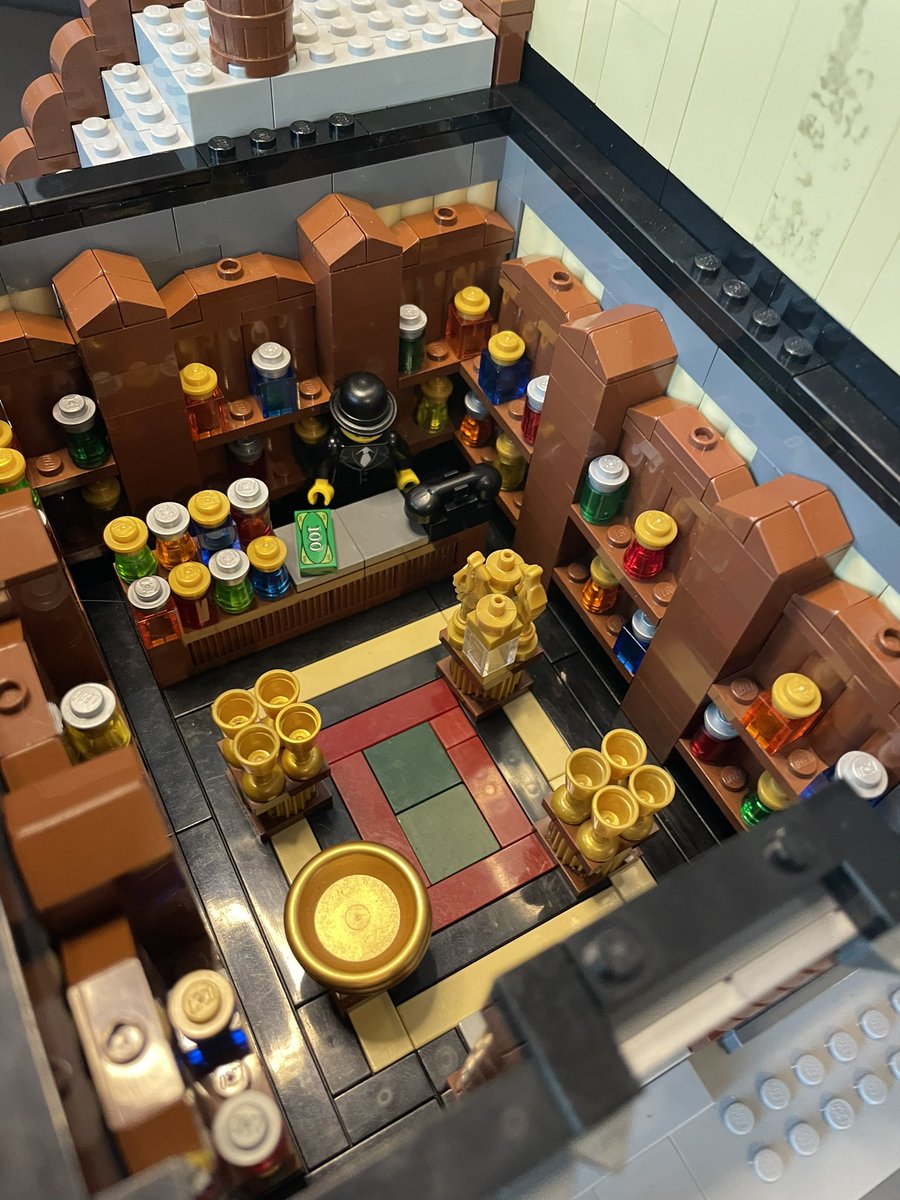 TheAcodiz's tweet photo. LEGO Moc. It’s amazing what you can build from spares and imagination https://t.co/BWB2BuWOlC