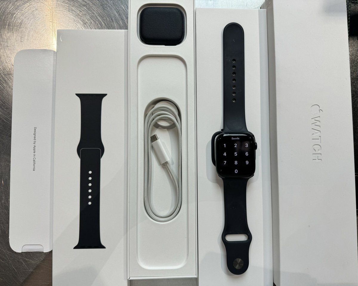 Phats97's tweet photo. ขออนุญาตส่งต่อ AppleWach Series 7 45mm. 
สี Midnight Blue ใช้เองค่ะ 

ราคา 5,900 บาท
#AppleWatch #Applewatchมือสอง #ส่งต่อแอปเปิ้ลวอช #แอปเปิ้ลวอชมือสอง https://t.co/Dg19HOlot2