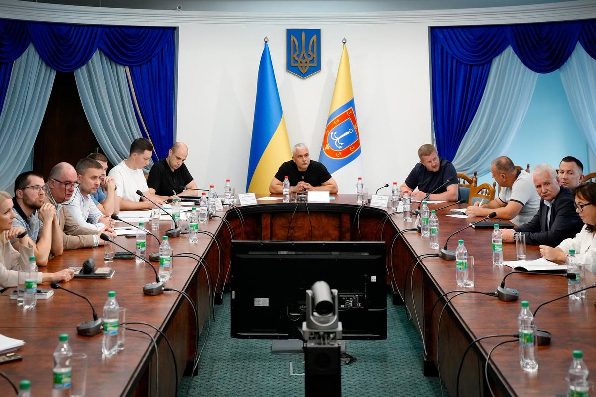 🍇 Had a meeting with winemakers from Odesa region

Our region produces 65-67% of all grapes in Ukraine, and this is a huge potential that needs to be developed. One of the main issues raised by the winemakers was the fight against counterfeiting in the wine market. Entrepreneurs