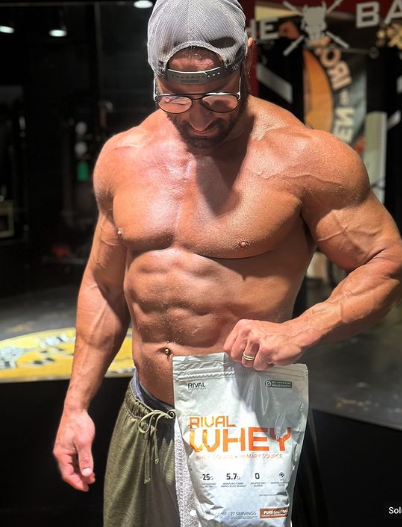 CatatonicBram's tweet image. How do I stay fit?

1. @BratTurnedWild 
2. @BratTurnedWild 
3. Weights
4. @BratTurnedWild