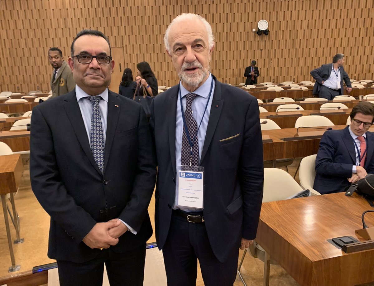 JMCambaceres's tweet image. Conférence des ambassadeurs africains. @UNESCO_fr. Thème: diplomatie culturelle. Rencontres avec personnalités dont @alfredmignot  Pdt-fondateur des Conférences et SE #VijayenValaydon ambassadeur de #Maurice Pdt des ambassadeurs francophones #Paris. Sujet important pour #Afrique.