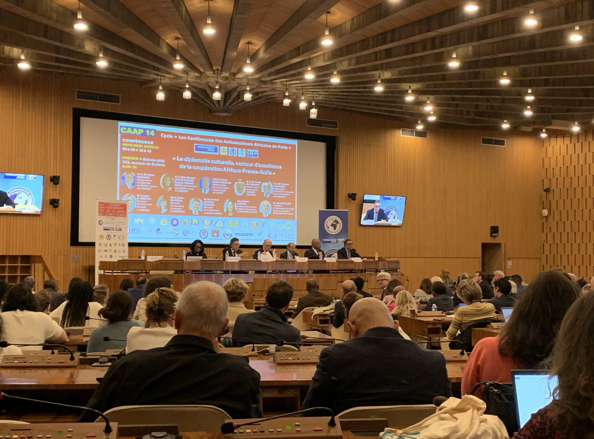 JMCambaceres's tweet image. Conférence des ambassadeurs africains. @UNESCO_fr. Thème: diplomatie culturelle. Rencontres avec personnalités dont @alfredmignot  Pdt-fondateur des Conférences et SE #VijayenValaydon ambassadeur de #Maurice Pdt des ambassadeurs francophones #Paris. Sujet important pour #Afrique.