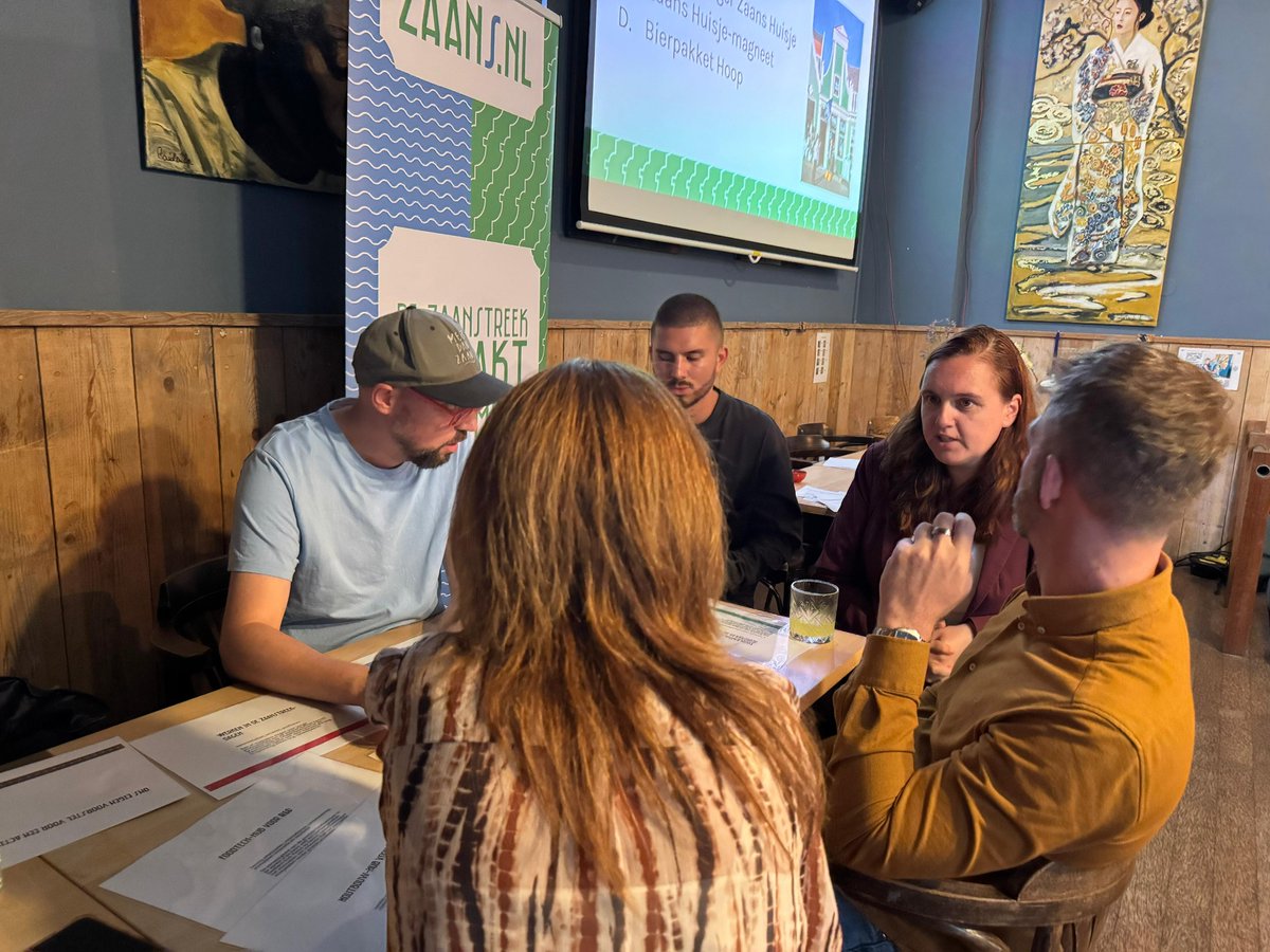 Vorige week presenteerden we de eerste versie van onze meerjarenstrategie aan stakeholders uit de Zaanstreek. Na een diner bij Café De Fabriek gaf <a href="/AnnekeWijdogen/">Anneke Wijdogen-Vis</a> een inspirerende presentatie. Bedankt voor de input en Café De Fabriek voor de fijne avond! 🙌✨ #Zaanstreek
