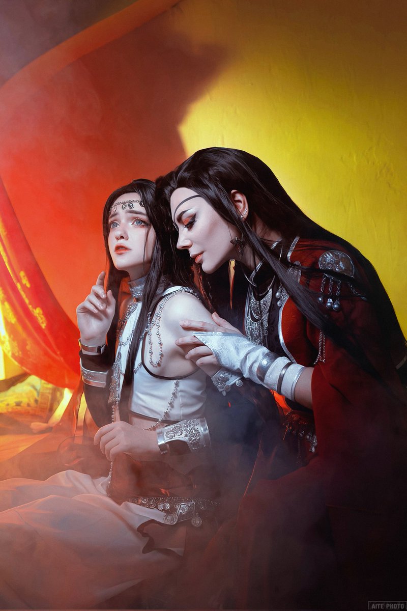 topolekthecat's tweet photo. Cosplayers, show your two sides ✨ https://t.co/2NSr9A7Mf7