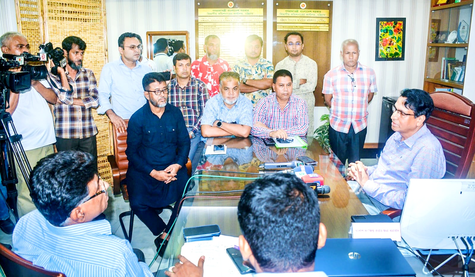 চট্টগ্রাম চেম্বারে ১৮০ দিনের মধ্যে নির্বাচনের দাবী বঞ্চিত ব্যবসায়ীদের