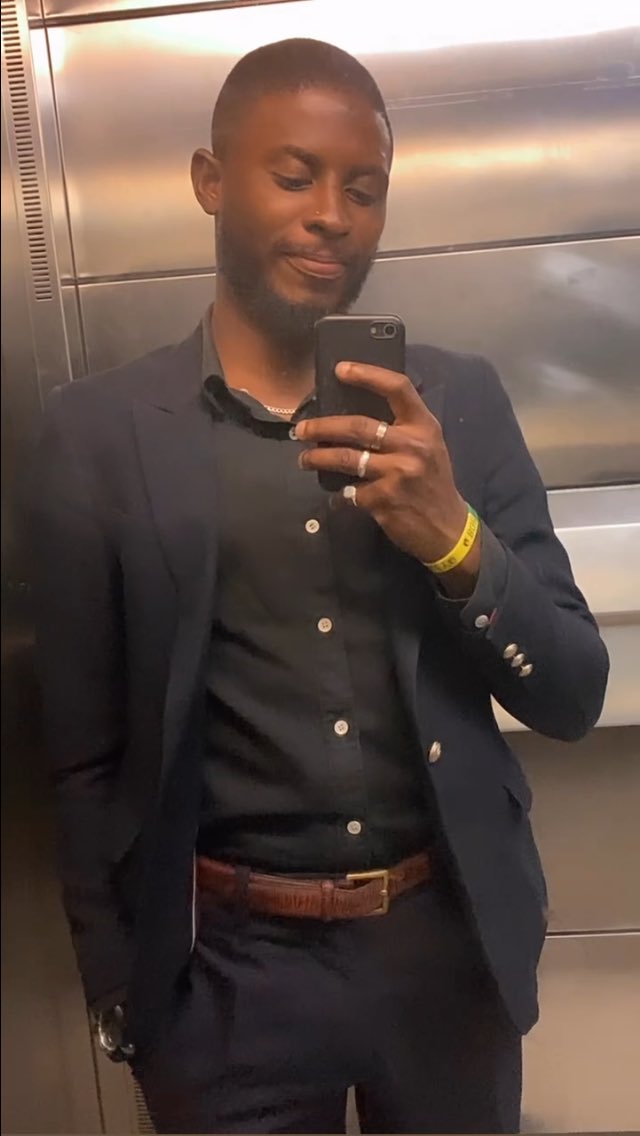 Mr__Cambiona's tweet image. Mantenha a elegância em cada detalhe, porque o estilo nunca sai de moda. ✨

#Estilo #Classe #Elegância #Moda #Sofisticação