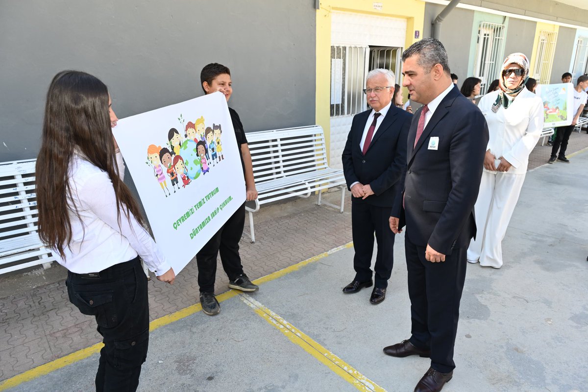 🌱 Müdürümüz <a href="/ekicis20/">Süleyman EKİCİ</a>, Dünya Temizlik Günü kapsamında Yılmazköy İlkokulu-Ortaokulunda  düzenlenen programa katıldı.

Müdür EKİCİ: "Temiz çevre, temiz dünya düsturuyla çocuklarımıza kazandırdığımız temizlik alışkanlığı, dünyamızı da güzelleştirecektir."

#TemizÇevreTemizDünya