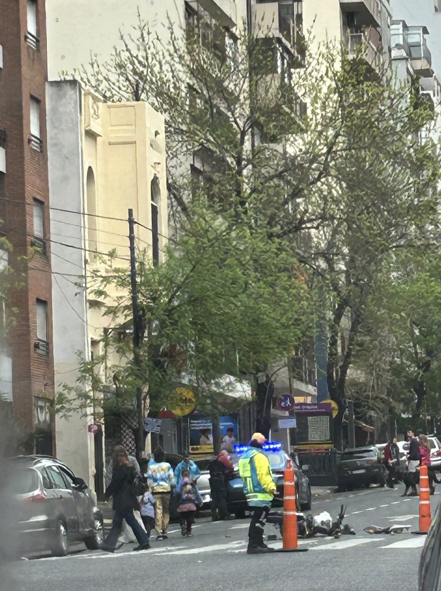 hernanchiesa's tweet photo. Accidente en Av San Juan y 24 de noviembre. Conductor de moto herido al chocar con un auto. @jotaleonetti @batransito https://t.co/s1ZToyZvA8