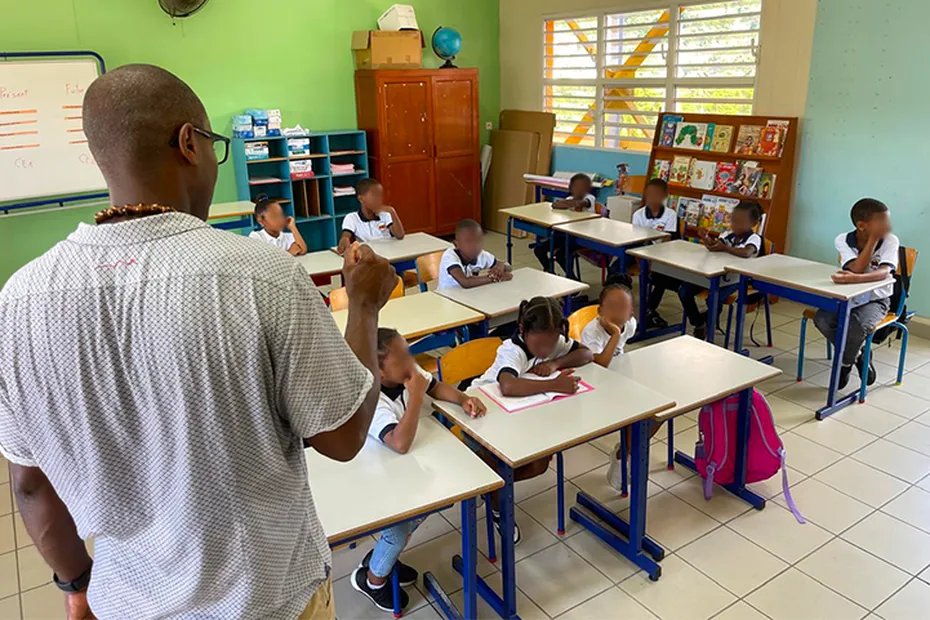 la1ere's tweet photo. L'enseignement du créole prend de l'ampleur en Martinique⬇️

📲💻https://t.co/pBstBOUyU5 https://t.co/elQgdw0naG
