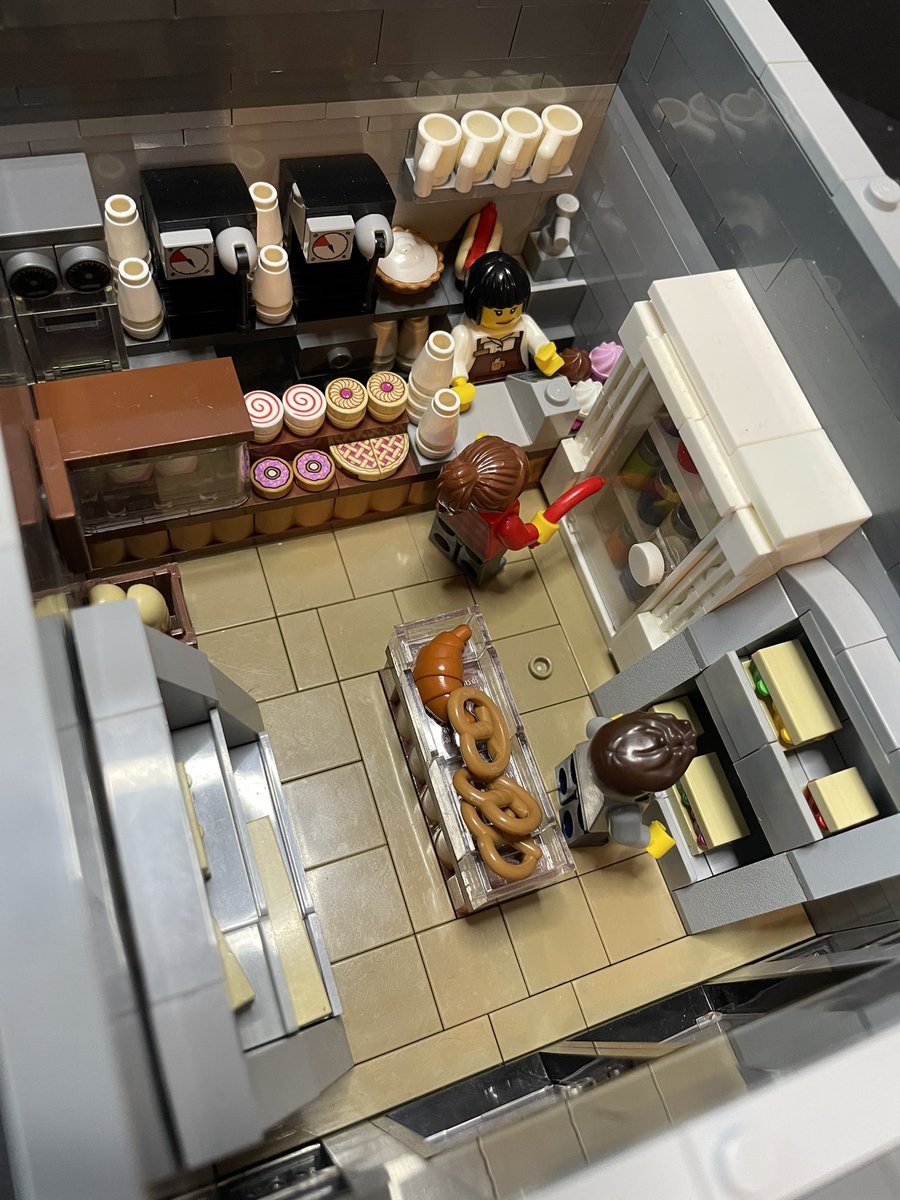 TheAcodiz's tweet photo. LEGO Moc. Another Greggs. You can never have too many Greggs https://t.co/jWVBl9FwHX