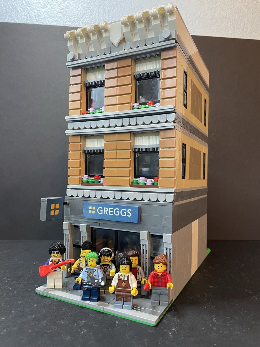 TheAcodiz's tweet photo. LEGO Moc. Another Greggs. You can never have too many Greggs https://t.co/jWVBl9FwHX