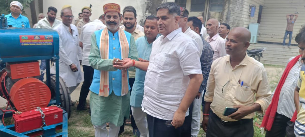 GirishTiwaribjp's tweet photo. आज भाटपार तहसील प्रांगण में मेरे द्वारा नये जरनेटर लगवाया गया तथा इसका शुभारंभ किया गया साथ में  एसडीएम श्री रत्नेश तिवारी जी और कर्मचारी गण उपस्थित रहे https://t.co/Xdo0swkjmG