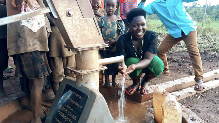 IngLivingWaters's tweet photo. Nyakatete Village, Kakumiro District, Uganda has 160 households with roughly 1100 people. Clean water is now within easy walking distance of the village. https://t.co/Q5hGAfEVfw @ingomarlivingwaters @CEED #waterislife #beagamechanger https://t.co/YdopbnD9Ws