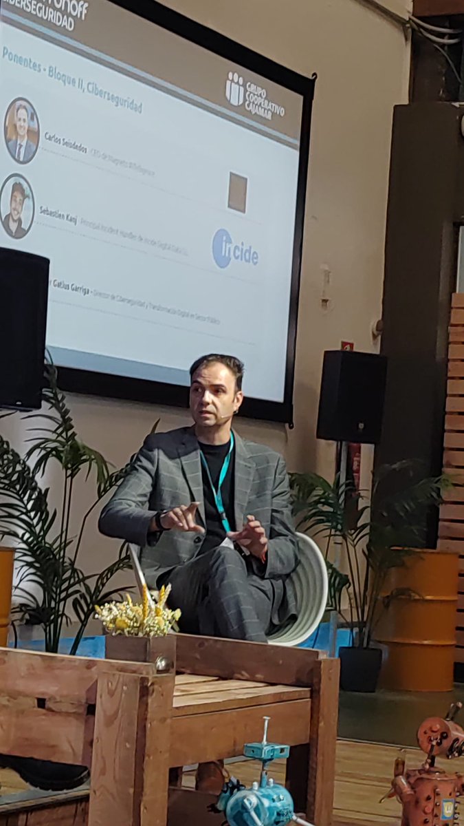 CarloSeisdedos's tweet photo. Agradecer a @Cajamar la invitación a participar en el #SwitchOnOff BCN, para analizar junto Xavier Gatius, Sebastien Kanj, con la moderación de @rebecacrespo_ la situación actual del #Cibercrimen y la #Ciberseguridad en el entorno #bancario.
#Culruradigital
#MagnetoINTelligence https://t.co/6KQTAHXInO