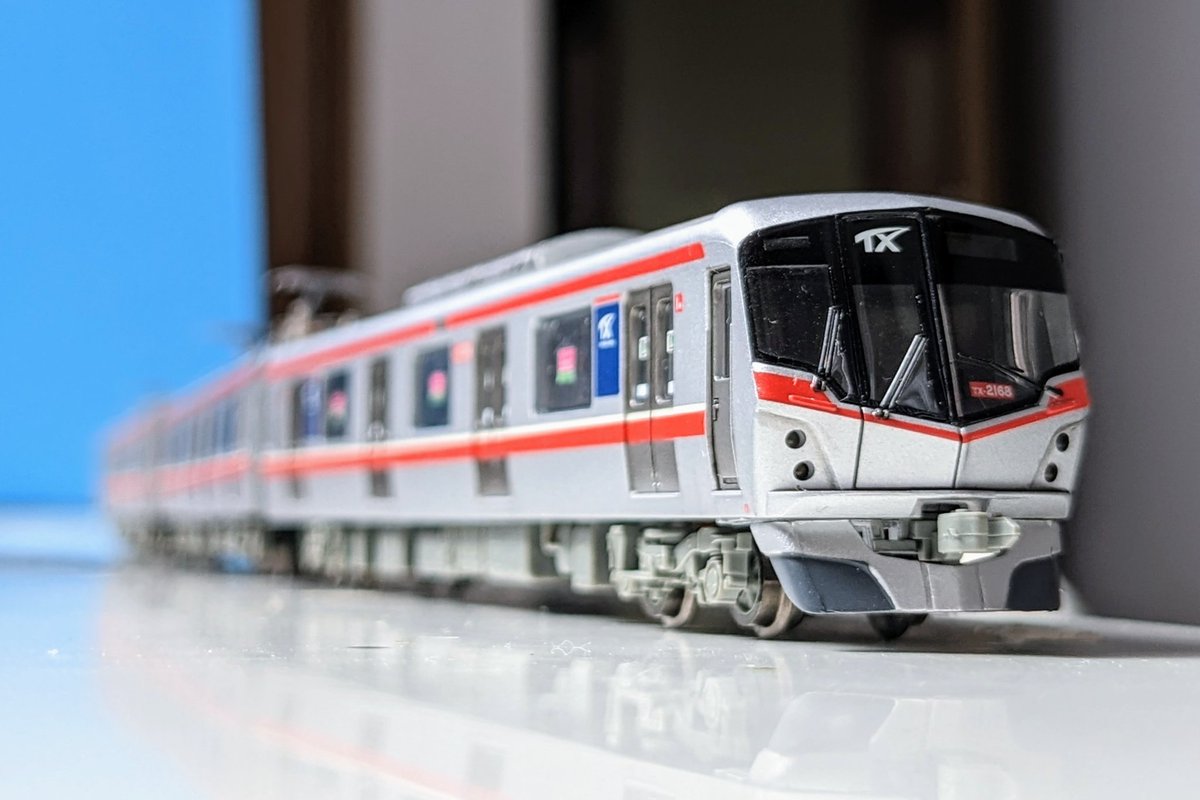 マイクロエースのTX-2000系にドアインレタを貼り付け。全て世田谷車両