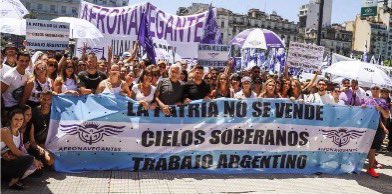 #LaTribuNoticias 🔴 Aerolíneas Argentinas | «Tenemos trabajadores por debajo de la línea de pobreza» 🗣️ Escuchá a <a href="/Alekoganok/">alejandro kogan</a>, Secretario de Prensa de Aeronavegantes.

👉Nota completa: fmlatribu.com/noticias/aerol…