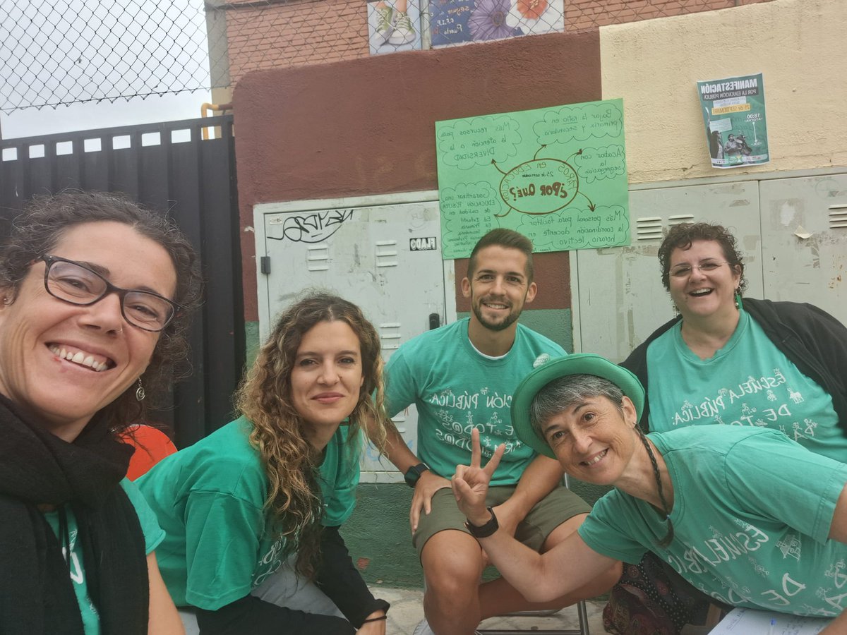 Y no paran de llegarnos imágenes de más asambleas de centros en los paros de esta mañana!
#Paramosel25s 
#TenemosUnPlan