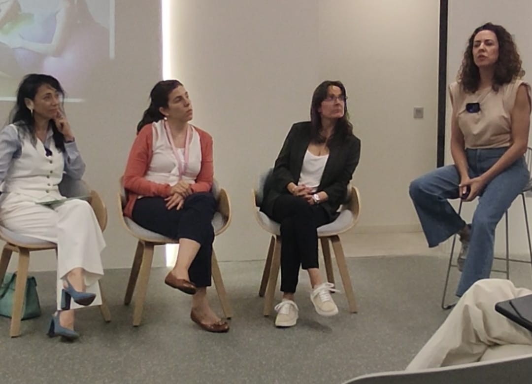 raizsalud's tweet photo. @anisalud @faecap @LMNMovemos @RedMadreFunda Elena Valiente explica por qué los ejercicios de fuerza influyen positivamente en el embarazo, el parto y la recuperación postparto
#ANISÁcidoFólico
cc @anisalud @faecap @LMNMovemos @RedMadreFunda https://t.co/ipPSrSmDwX