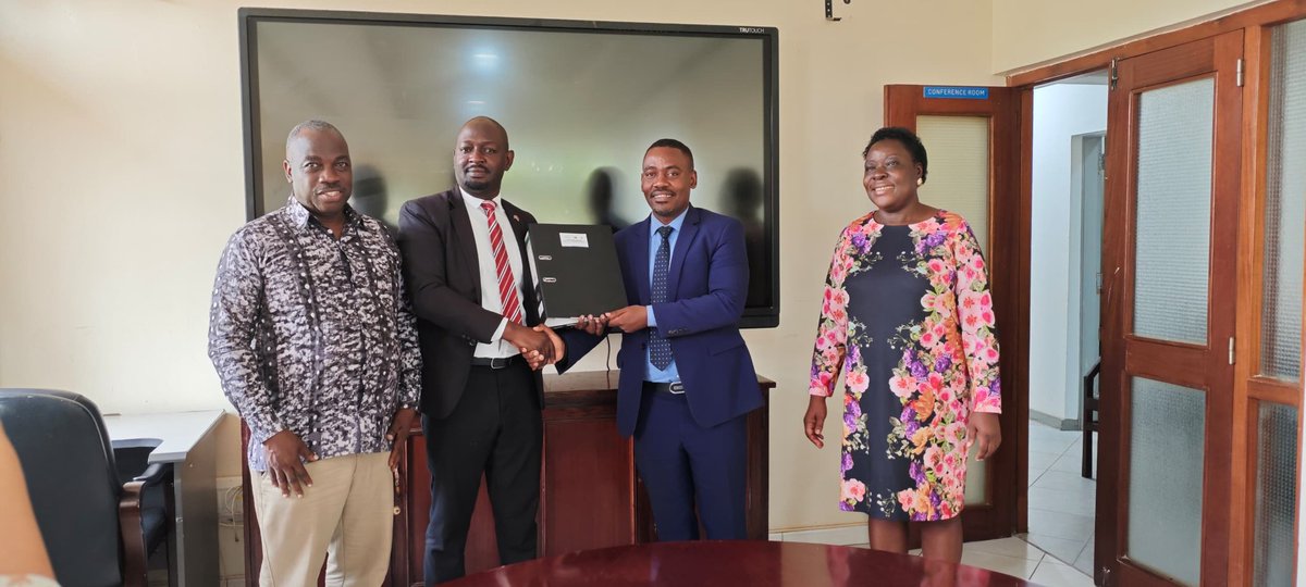 #SSCUganda: Today, <a href="/MuyimboPeter/">Peter Muyimbo</a> has officially handed the role of the <a href="/FAO/">Food and Agriculture Organization</a>🤝China🤝Uganda South-South Cooperation Project Coordinator over to <a href="/JTwinamasiko1/">Julius Twinamasiko</a> at a ceremony presided over by Ms. Babirye Proscovia the Assistant Commissioner for Human Resources Mgt.

<a href="/FrankTumwebazek/">Frank K Tumwebaze,MP: Isaiah 41: 11</a>