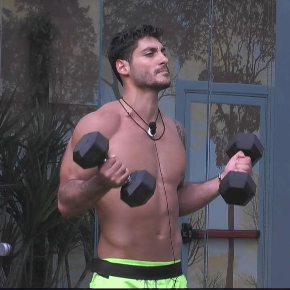 bianconera_la's tweet photo. quanto mi piacciono questi allenamenti 

#grandefratello https://t.co/IPE1PKFGhV