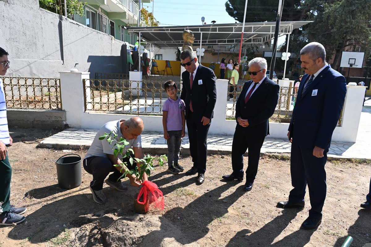 🌿 Dünya Temizlik Günü kapsamında Yılmazköy İlkokulu-Ortaokulunda düzenlenen programda Müdürümüz <a href="/ekicis20/">Süleyman EKİCİ</a>'nin katılımıyla öğrencilerimizle birlikte fidan dikme etkinliği düzenlendi.

Müdür EKİCİ: "Evlatlarımıza yeşil bir dünya bırakmak adına fidan dikimini daima destekliyoruz."