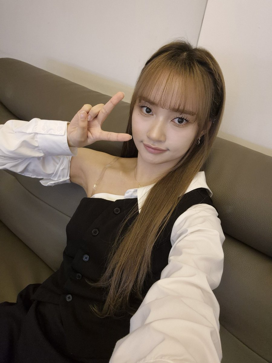 CSR_offcl's tweet photo. 같은 포즈 4컷 사진☆

#첫사랑 #CSR #금희 #GEUMHEE https://t.co/C3YRhFenVQ