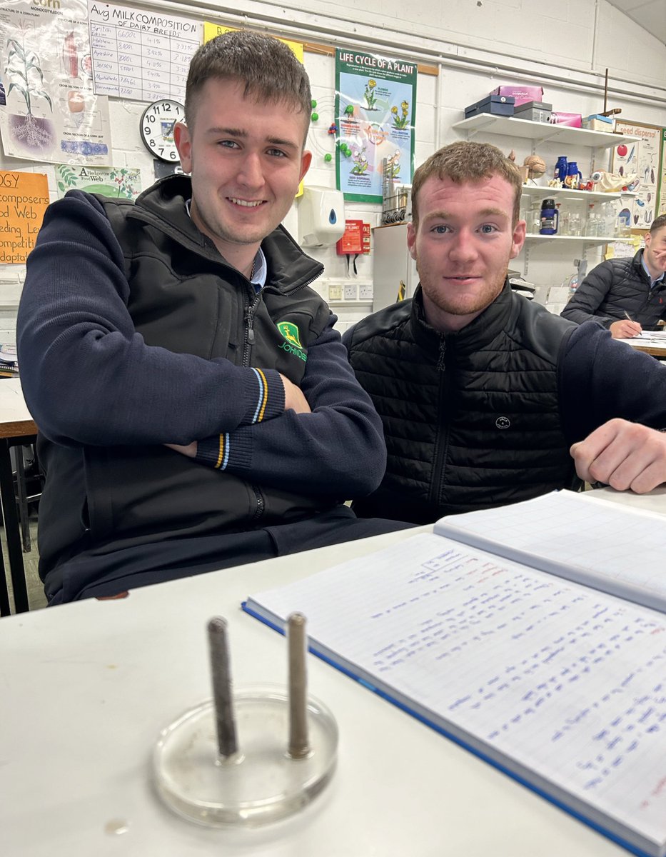 ColMhuire's tweet image. Rate of capillarity in #compacted and uncompacted soils result. You can see after 24 hours the water has only travelled a few cm up the tube, whereas the uncompacted tube has water to the top. #soils #AgSci @AgScience @CMhuireAskeaton
