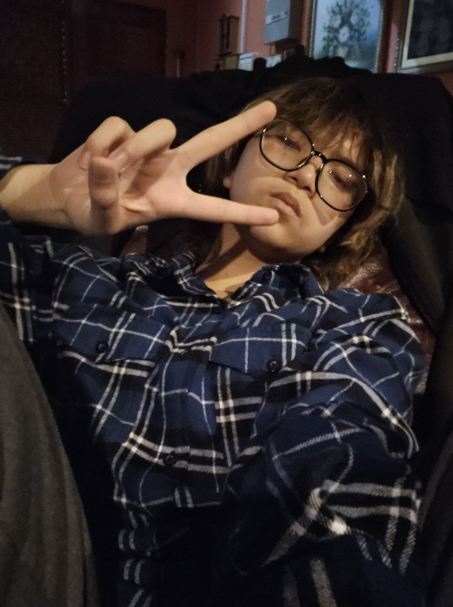 mevagerse's tweet photo. not ssd but i have pics of me https://t.co/9X43FYTeaA