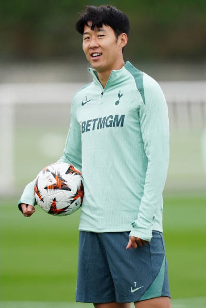 winnieso317's tweet photo. #SonHeungMin #sonny7 #son #HMSON #tottenham #spurs #coys #thfc #captain #korean https://t.co/o7fXkTLXxu