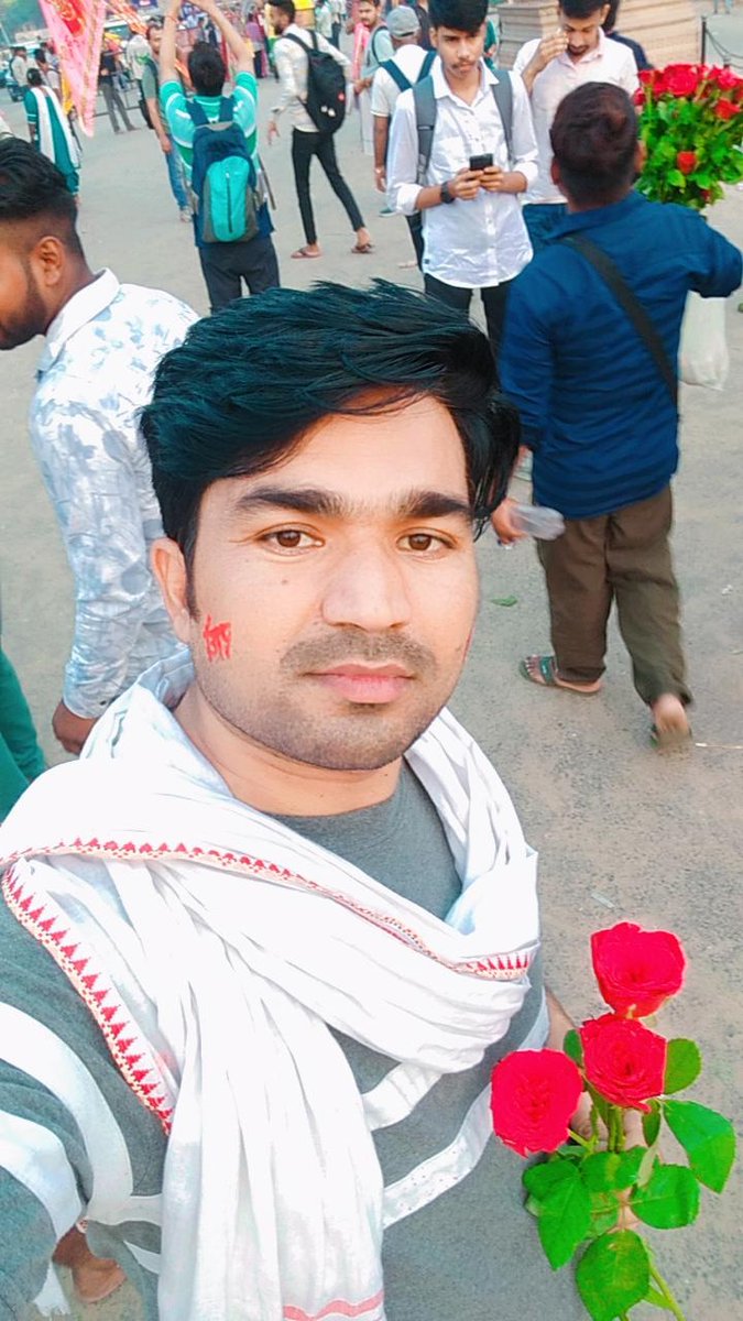 #Life_चाहे_कैसी_भी_हो_बस 

         #Face_पर_हमेशा_Smile_रखिए..!🤗🎉