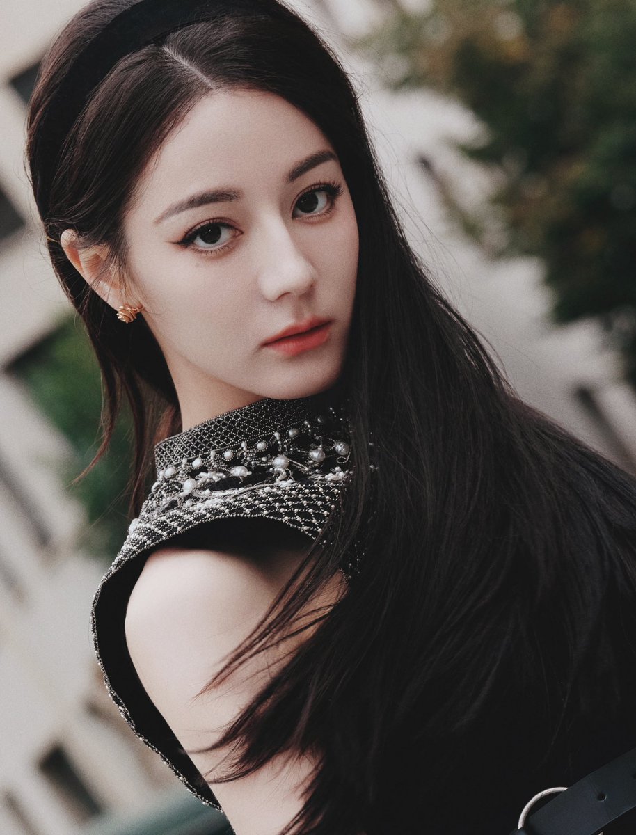 DIOR PFW WITH DILRABA 
#DilrabaForDiorSS25

Dilraba is the most beautiful in my heart.

#Dilraba