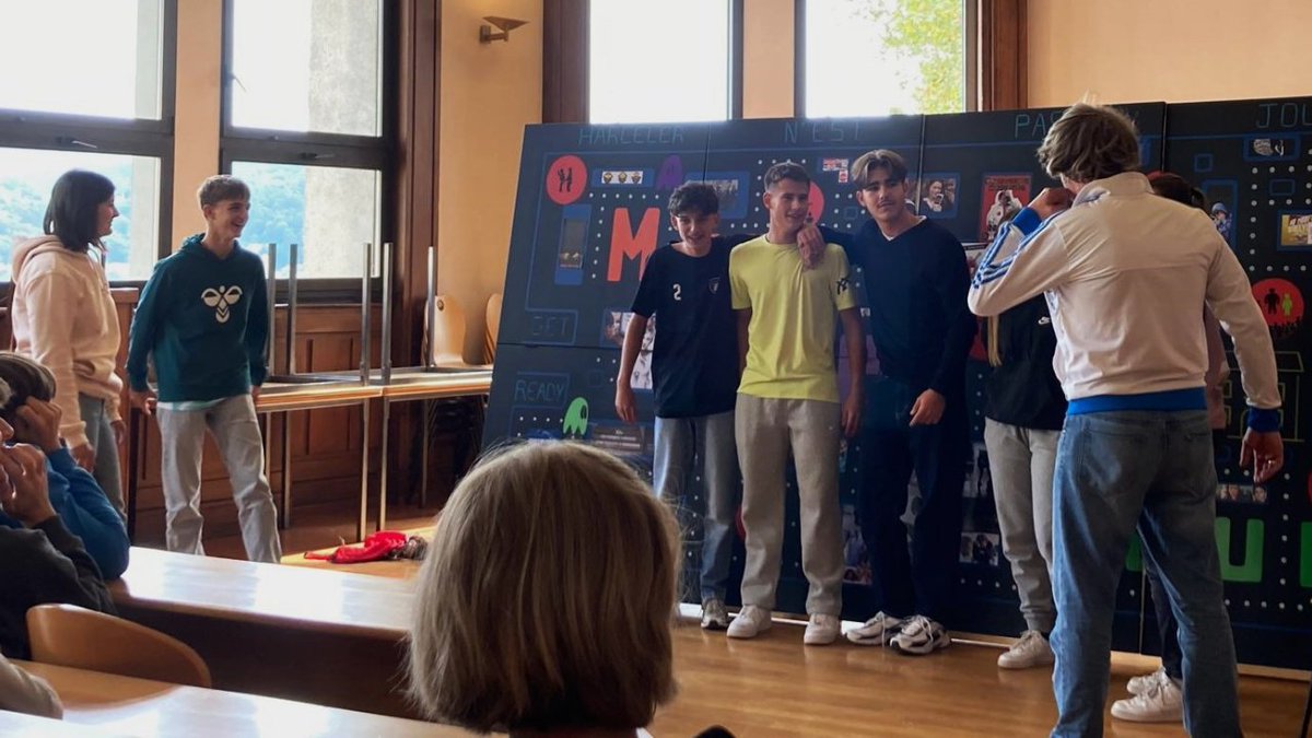 CTrimaran's tweet photo. C'est au CREPS de Besançon, que nous avons joué "Même Pas Peur 2.0 !". Avec nos comédiens, les jeunes sportifs ont fait preuve d'humour sur scène et d'échanges productifs avec de nombreux témoignages intéressants sur le harcèlement.  👏👏
@Sports_gouv @UNFP https://t.co/CcoW9KZ9cT