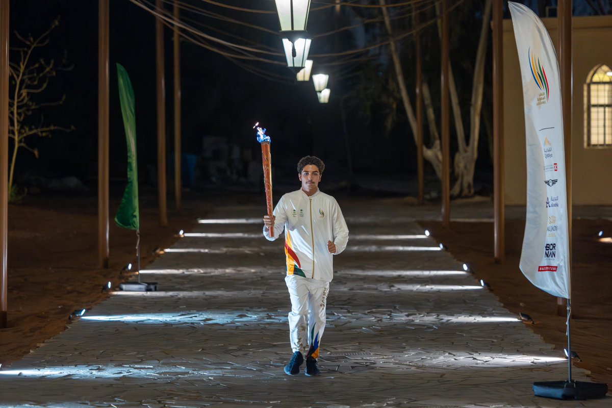 في بيت المصانع من جوانبه التي تحوي تاريخ ابناء واجيال وروح اجتماعيه بنيت عليها مسيرتنا المباركه ، تسليم شعله دورة الألعاب السعوديه يسلمها البطل زيد السراج بطل السباحة الحاصل على ثلاث ذهبيات في #دورة_الألعاب_السعودية وأحد المشاركين في الألعاب الأولمبية باريس 2024، يسلم الشعلة إلى