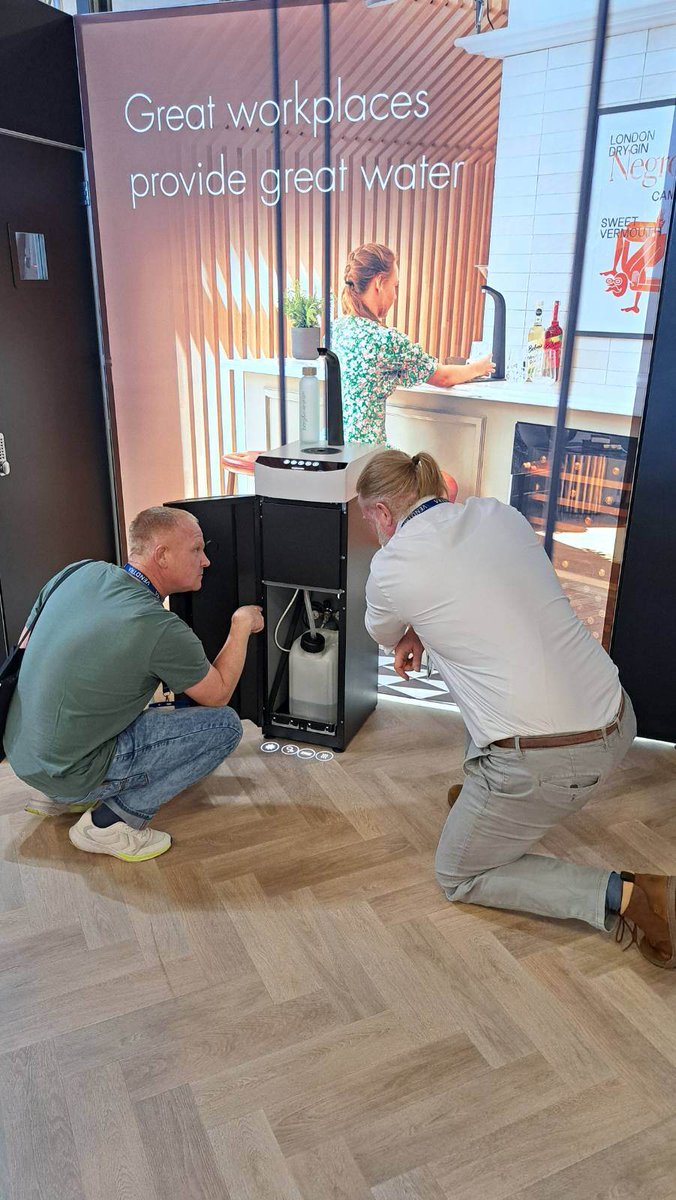 BorgOverstrom's tweet image. We had great chats yesterday about touchless hydration and sustainability! 💧 Ready for more today? Visit us at stand A3.019,022 to explore our hygienic SensorBeam technology. #VendtraDay2 #SensorBeam #TouchlessTech #SustainableHydration #PlasticFree