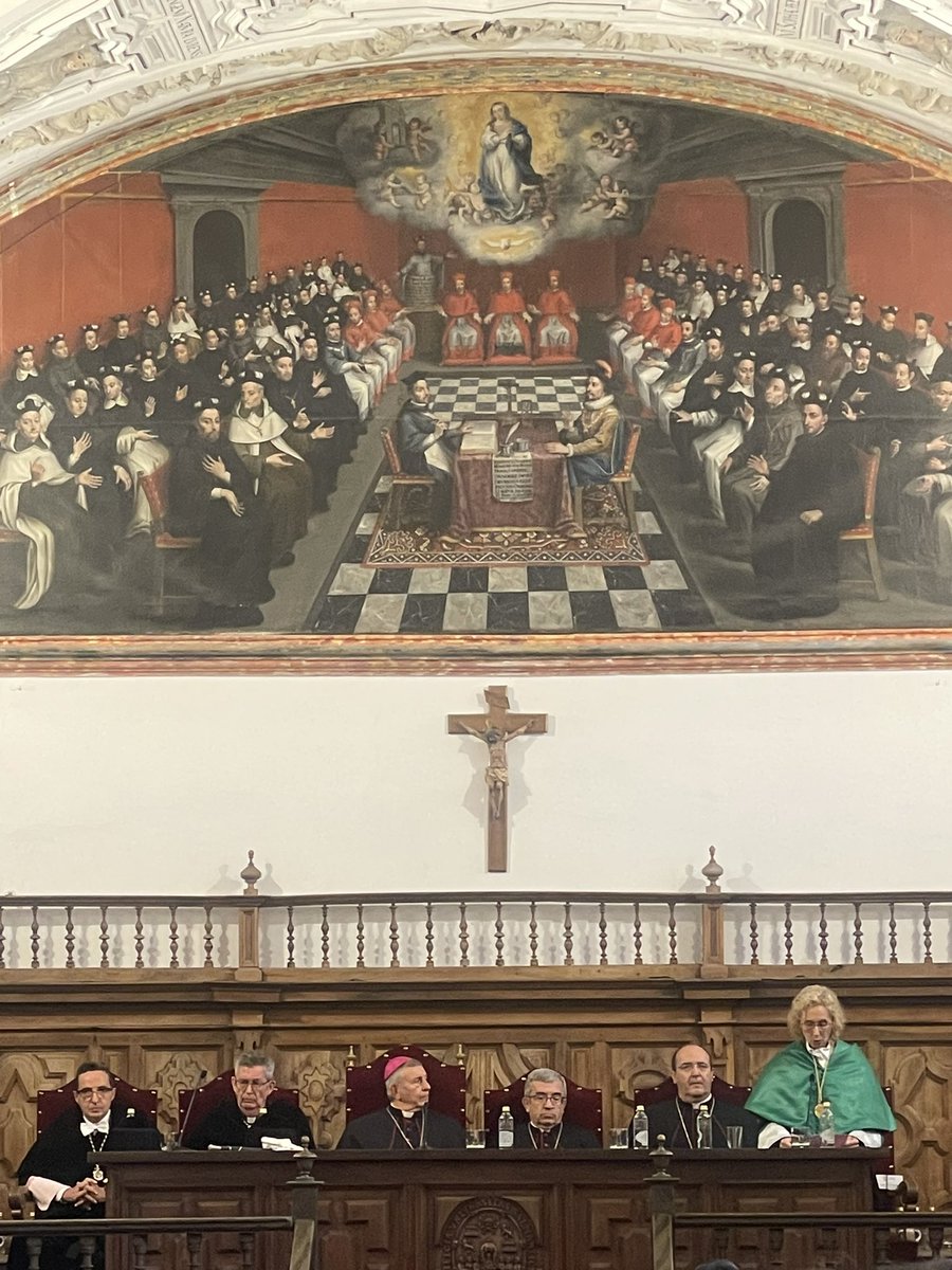 La secretaria General de <a href="/upsa/">UPSA</a> Mirian Cortés, procede a la lectura de la memoria académica 2023-2024, informando a la comunidad universitaria de la creación de este nuevo departamento y la actividades que llevamos a cabo.