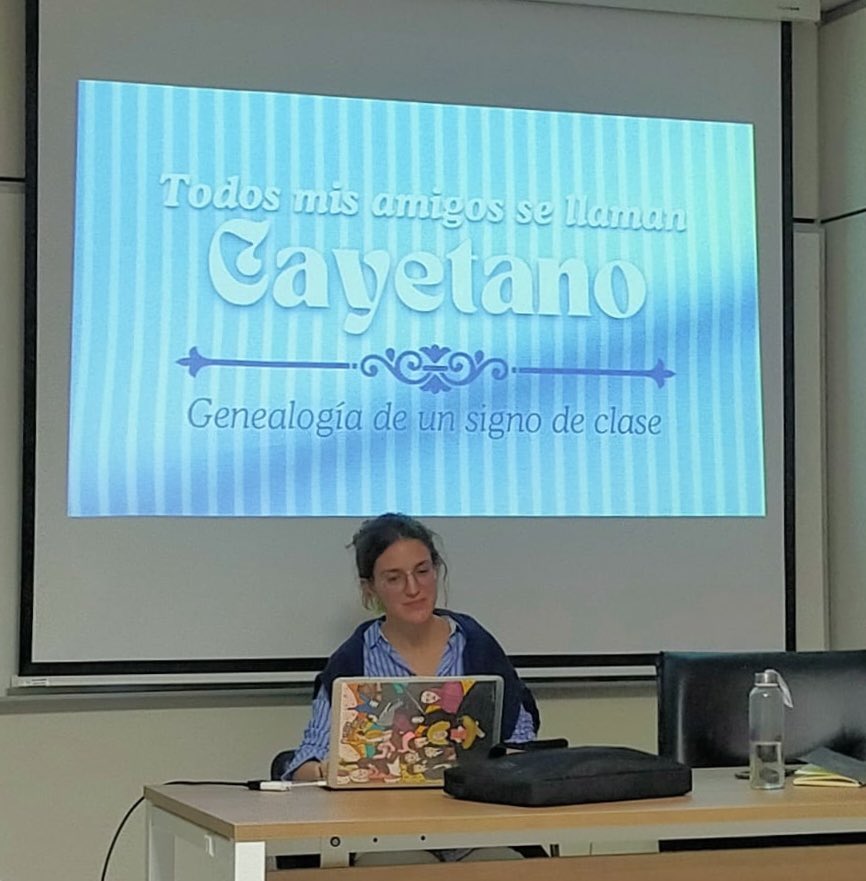 maprietomu's tweet photo. Pues acabo de presentar el TFM y vestida para la ocasión.

Todos mis amigos se llaman Cayetano. Genealogía de un signo de clase.

Starring @carolinadurante 🔪💘 https://t.co/tbepMOw3bw