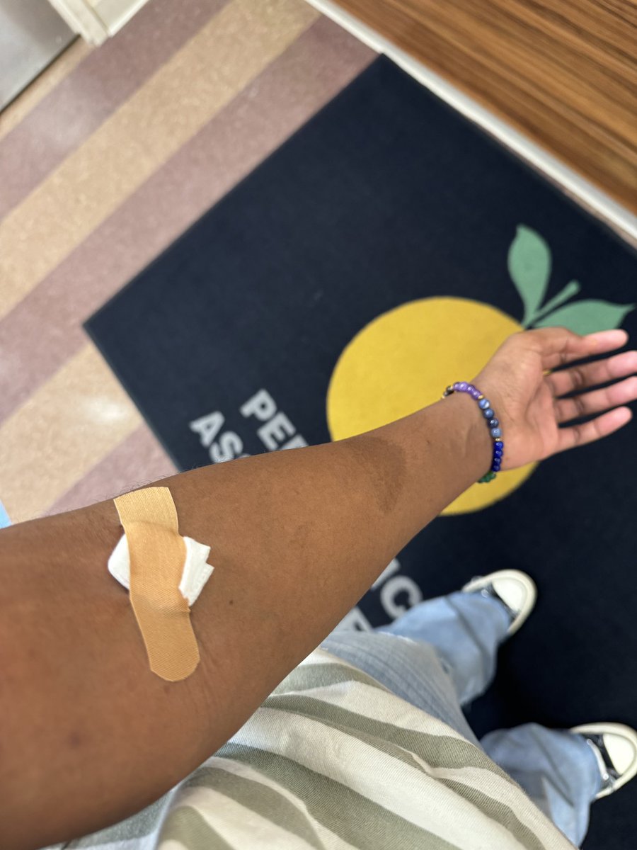 hoodhttps's tweet image. lost 30 lbs since my last doctors visit, depression really got my ass lol