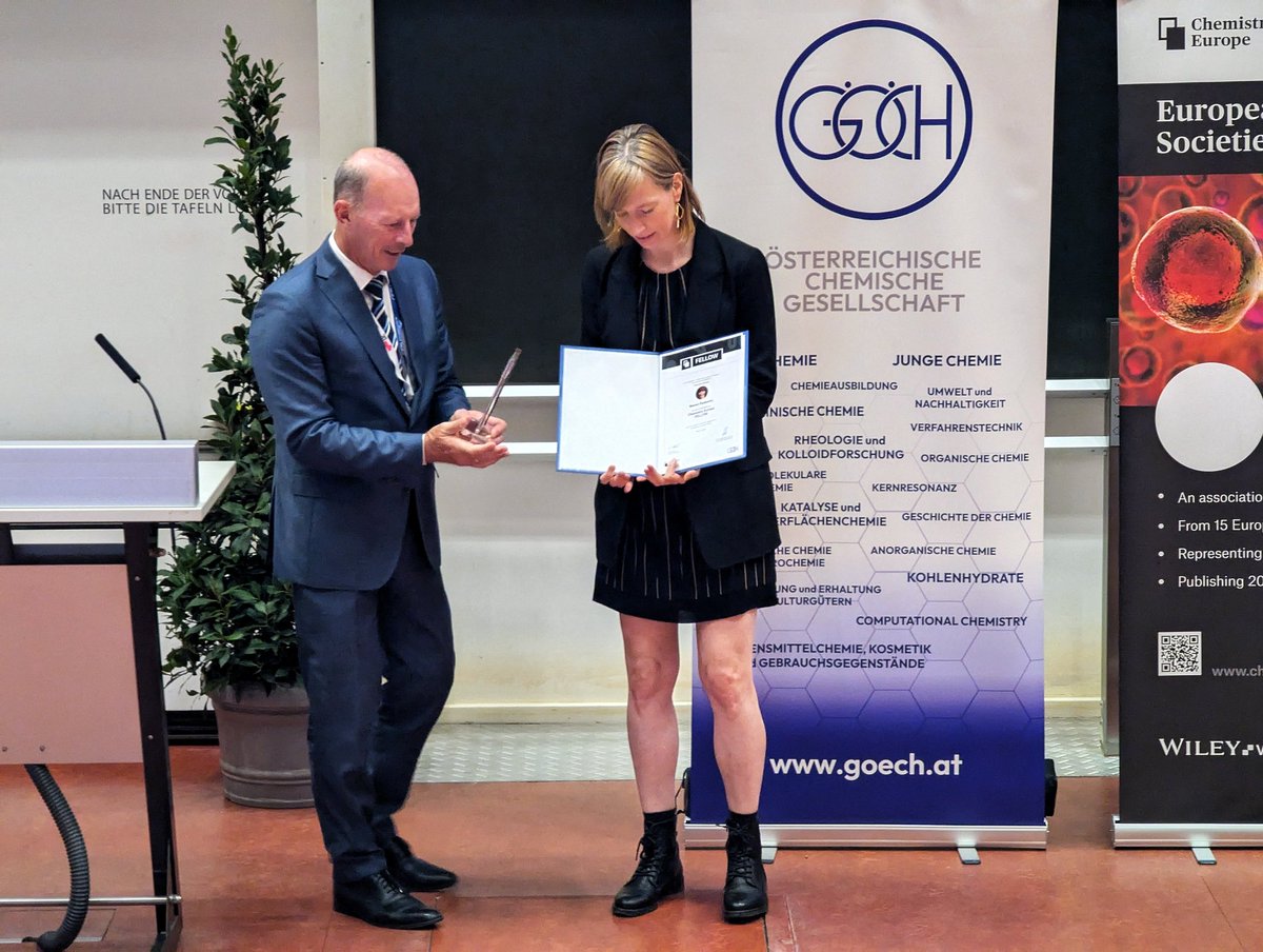 Maren Podewitz (@podewitzlab) on Twitter photo On Monday, I received the #ChemistryEuropeFellow award from <a href="/ChemEurope/">Chemistry Europe</a> and <a href="/AT_ChemSociety/">รsterreichische Chemische Gesellschaft (GรCH)</a> in Graz. Big thank you to my team, colleagues and collaborators. I am truely homored! <a href="/chemistry_tuw/">Faculty of Technical Chemistry, TU Wien</a> <a href="/tu_wien/">TU Wien</a> funding by <a href="/FWF_at/">FWF</a> #compchem On Monday, I received the #ChemistryEuropeFellow award from <a href="/ChemEurope/">Chemistry Europe</a> and <a href="/AT_ChemSociety/">รsterreichische Chemische Gesellschaft (GรCH)</a> in Graz. Big thank you to my team, colleagues and collaborators. I am truely homored! <a href="/chemistry_tuw/">Faculty of Technical Chemistry, TU Wien</a> <a href="/tu_wien/">TU Wien</a> funding by <a href="/FWF_at/">FWF</a> #compchem