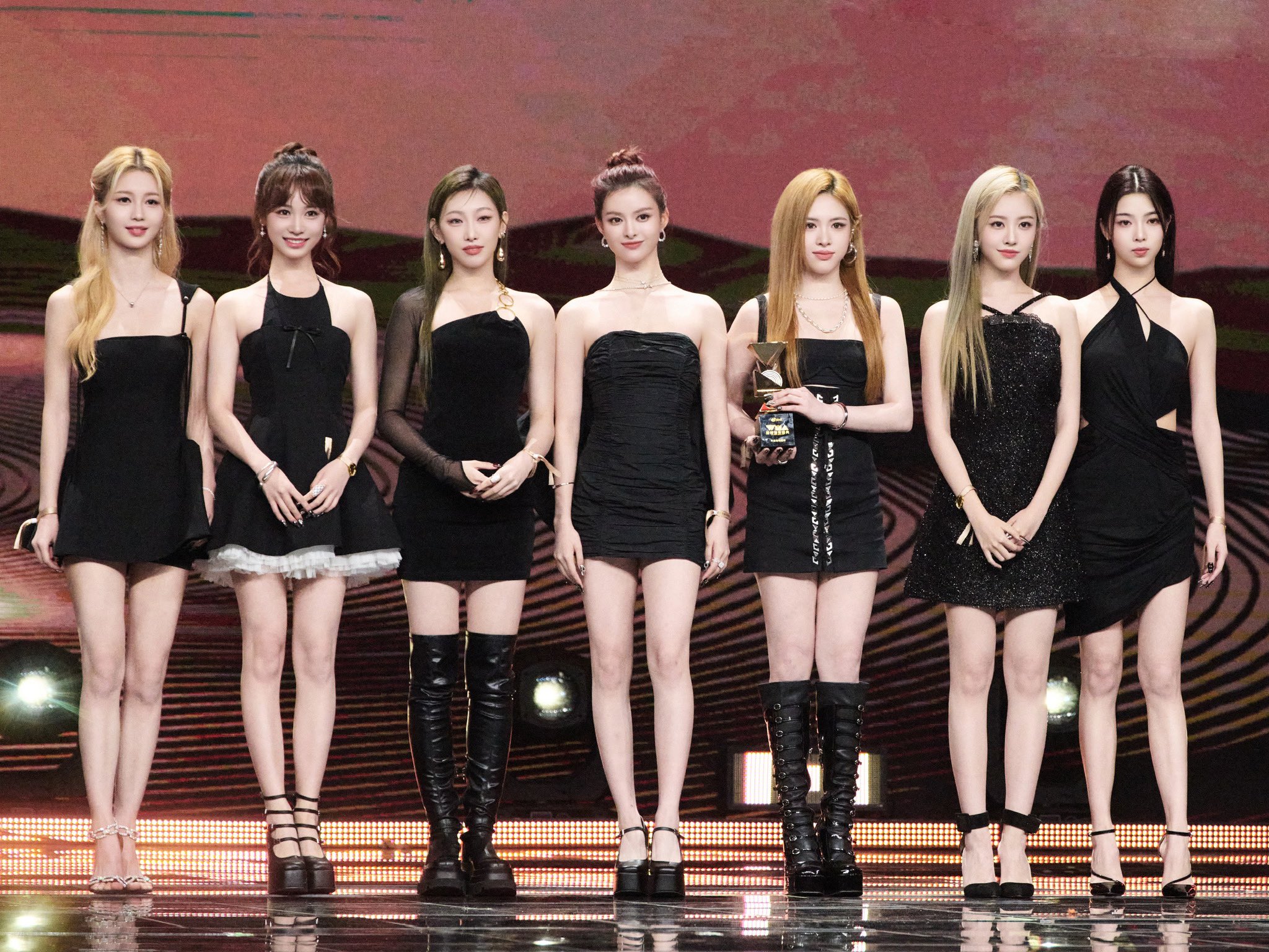 GYUoGkEbQAA80vm?format=jpg&name=large