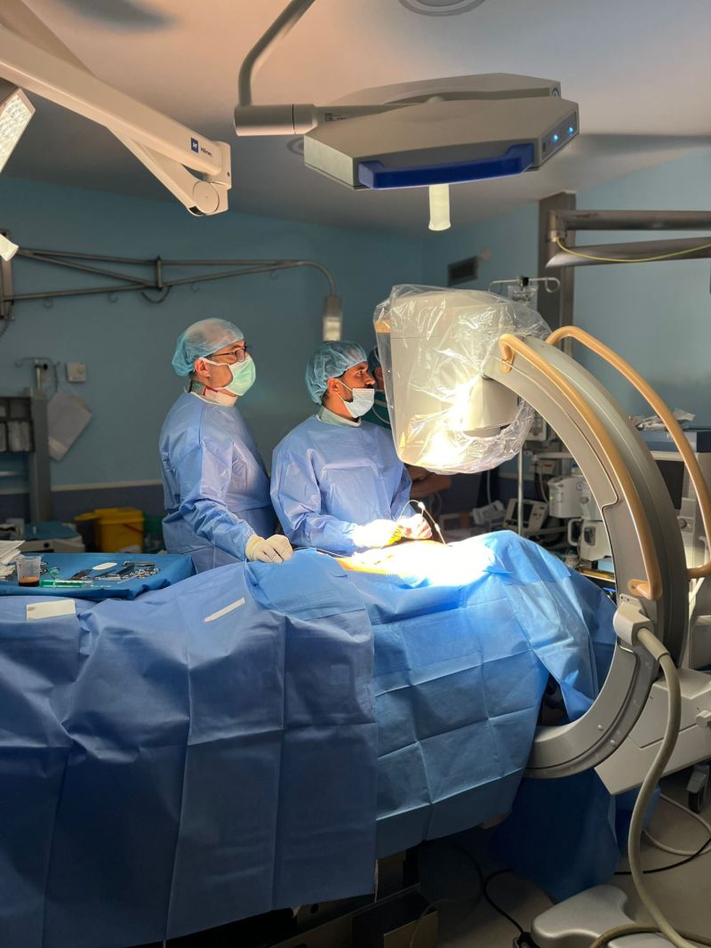 🏥✅Nuestra Unidad del Dolor ha acogido un curso sobre casos complejos en Terapia de Estimulación sobre el Ganglio de Raíz Dorsal. Se trata de un tratamiento avanzado que se utiliza para controlar el dolor crónico.